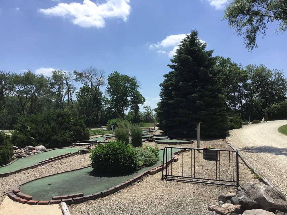 The miniature golf course at LAKESHORE RV RESORT & CAMPGROUND