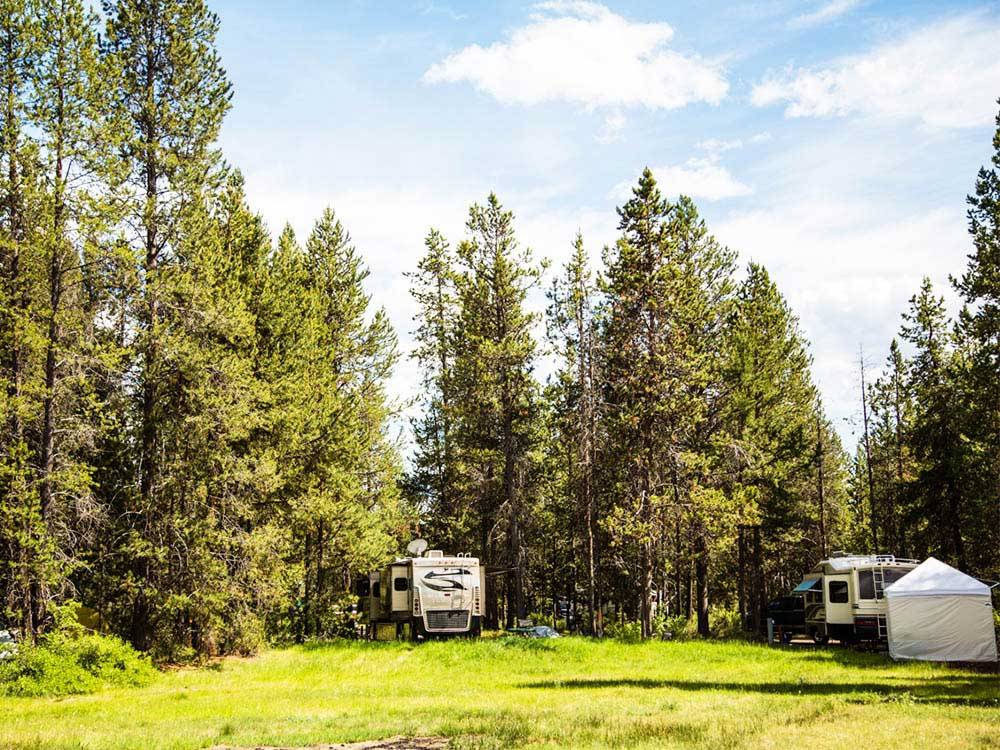Trailers camping at THOUSAND TRAILS BEND-SUNRIVER