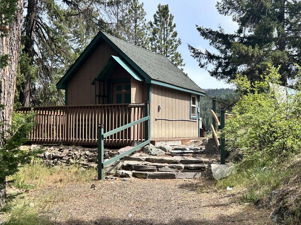 Another cozy cabin