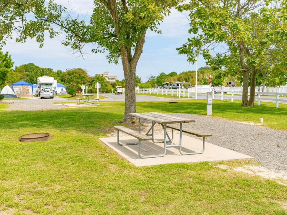 Picnic table at site Sun Outdoors Ocean City
