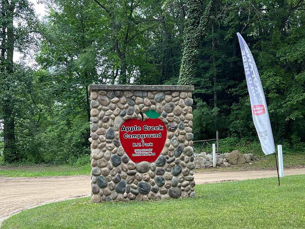 The front entrance sign at APPLE CREEK CAMPGROUND & RV PARK