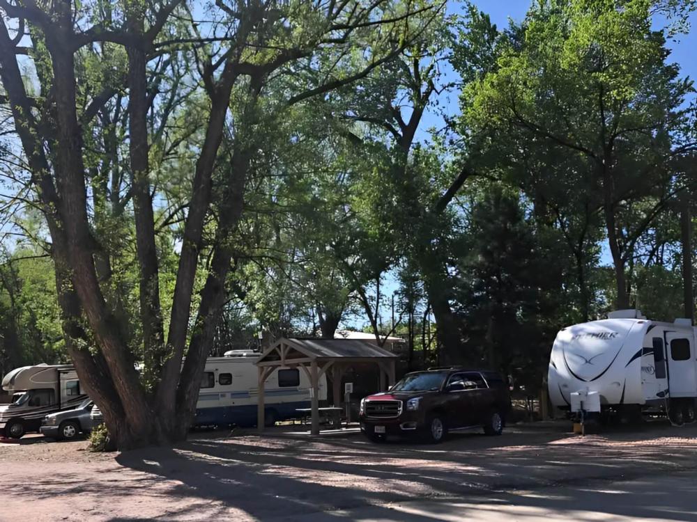 Parked RV's at Pikes Peak RV Park & Campground
