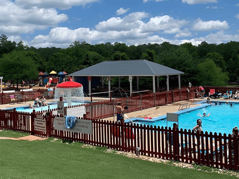 Pool area at site Jellystone Park™ West Georgia