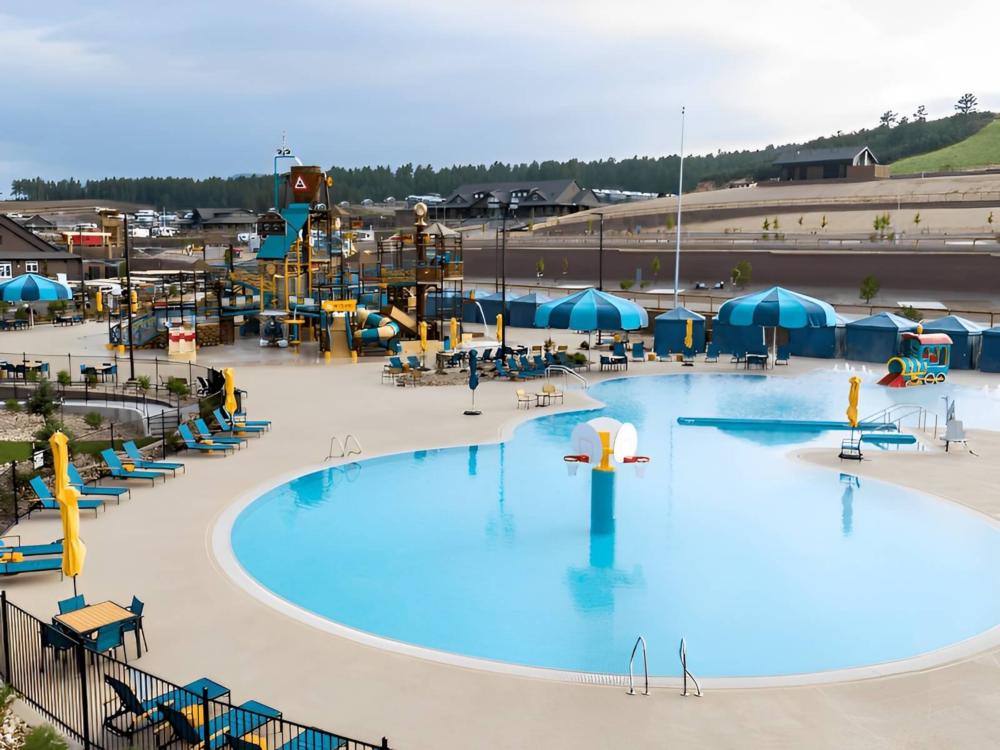 Pool with play area at Yogi Bears Jellystone Park at Larkspur