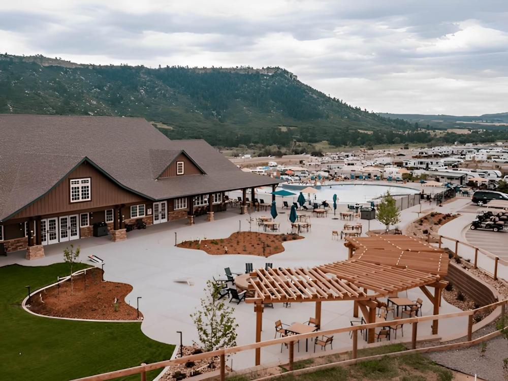 Club house with seating area at Yogi Bears Jellystone Park at Larkspur