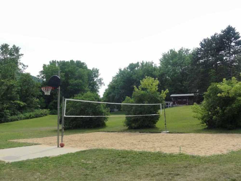 Basketball hoop and beach volleyball court at MONEY CREEK HAVEN
