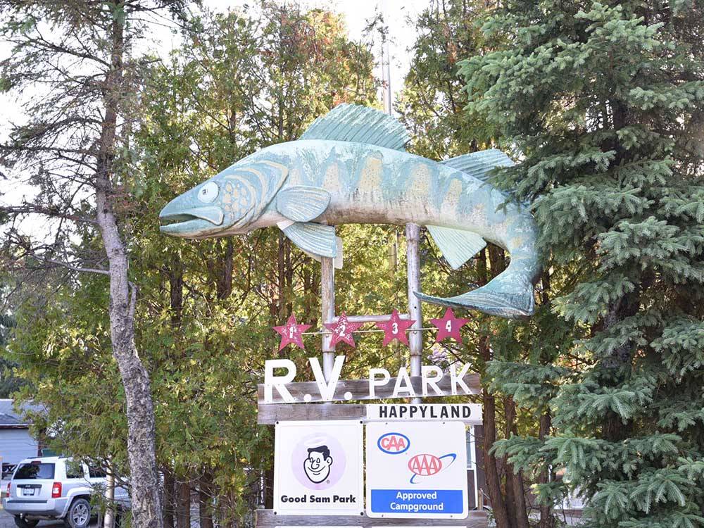 The front entrance sign at HAPPY LAND RV PARK