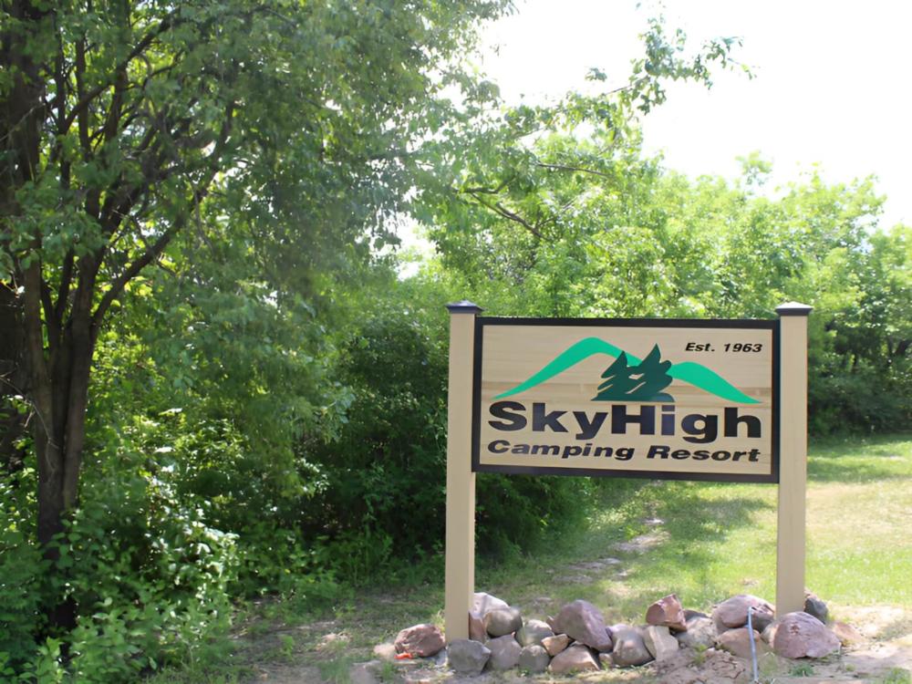 Welcome sign at Sky High Camping Resort
