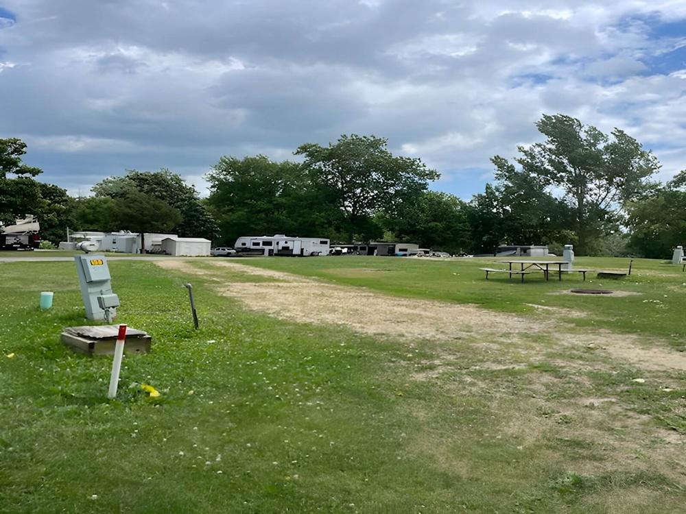 Large RV grassy RV site