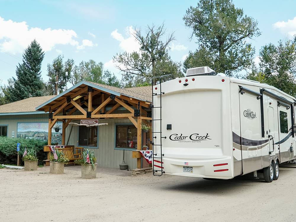 RV pulling in at Riverview RV Park & Campground