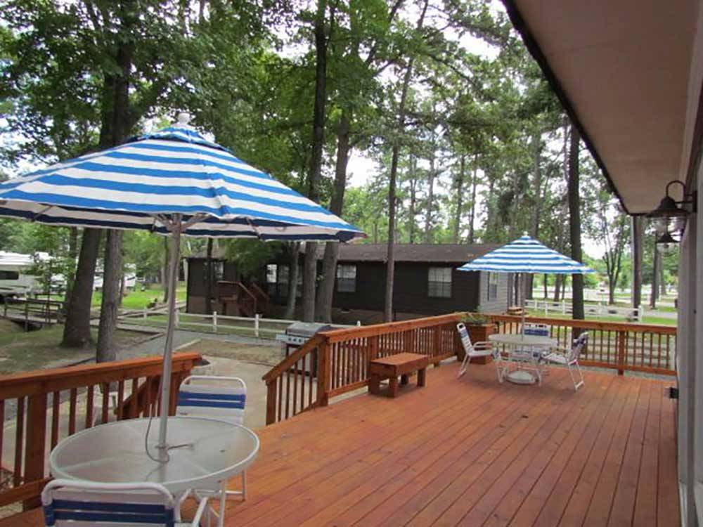 Cabin with deck at AMERICAMPS RV RESORT