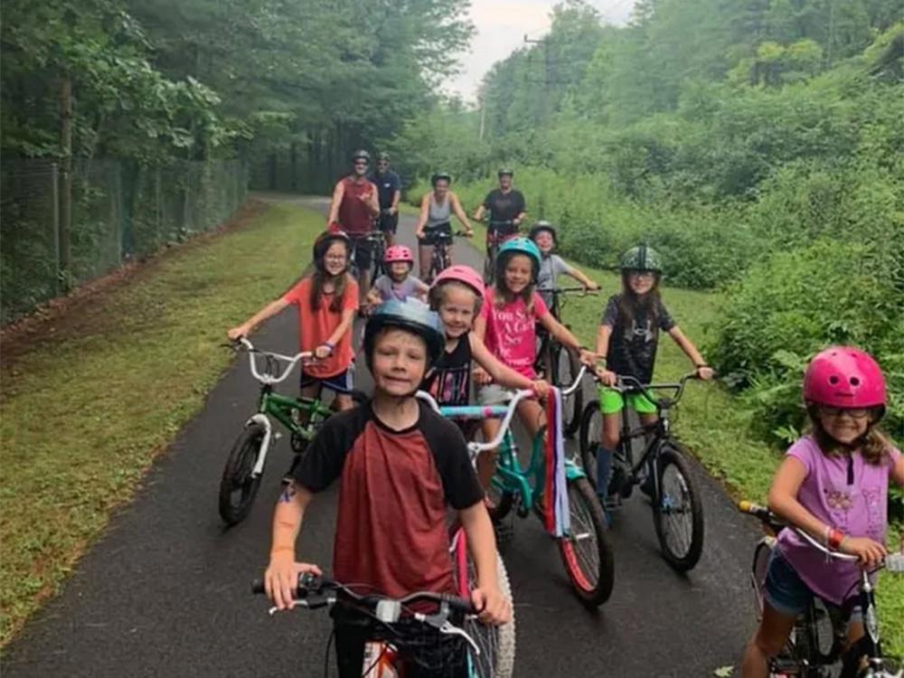 A group of kids with bikes on a bike path at WHIPPOORWILL MOTEL & CAMPSITES
