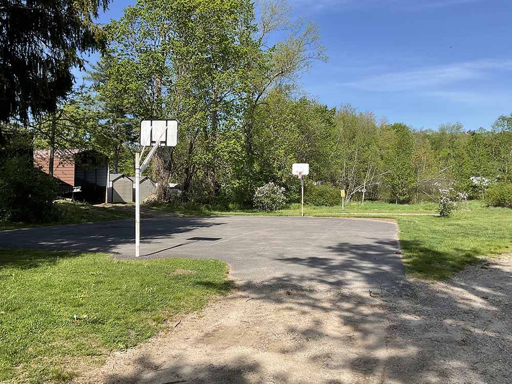 The basketball court at SUNSETVIEW FARM CAMPING AREA