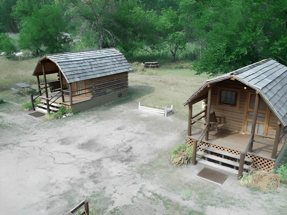 Cabins at site Gothenburg Blue Heron Campground