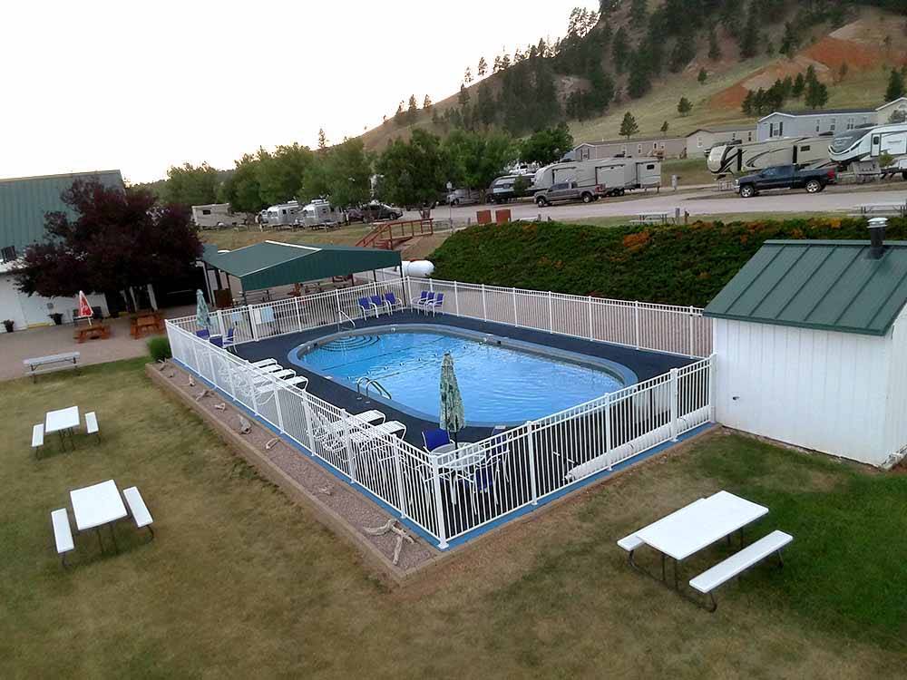 The swimming pool area at MOUNTAIN VIEW RV PARK & CAMPGROUND