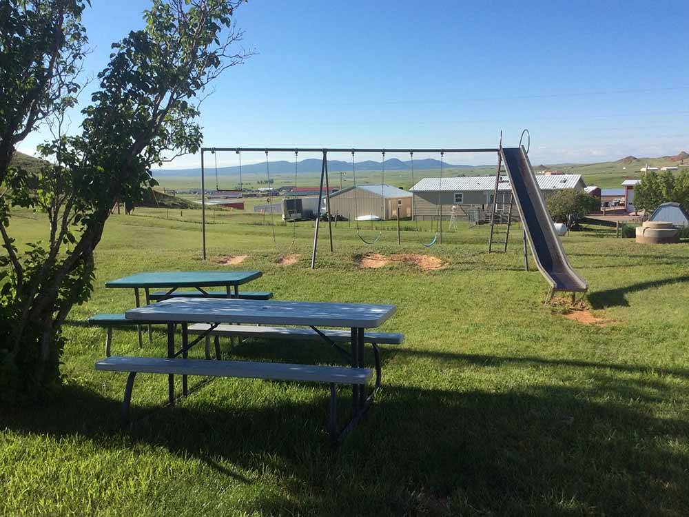 A picnic table and playground equipment at MOUNTAIN VIEW RV PARK & CAMPGROUND