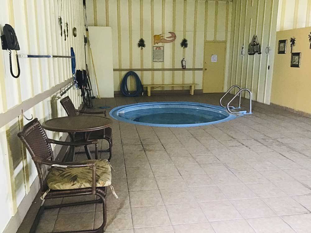 The round indoor hot tub at ALAMO REC-VEH PARK/MHP