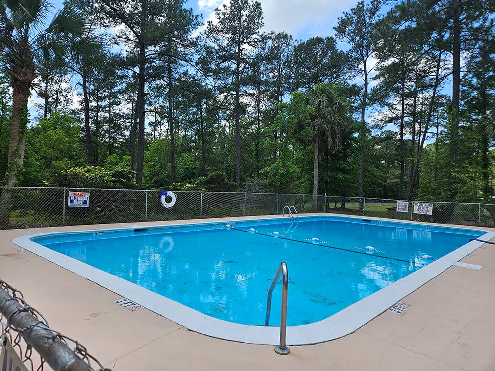 Swimming pool at New Green Acres RV Park