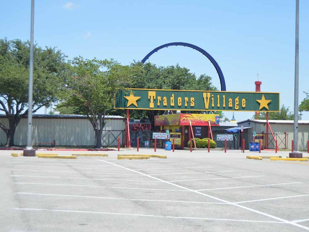 The entrance to the amusement park at TRADERS VILLAGE RV PARK