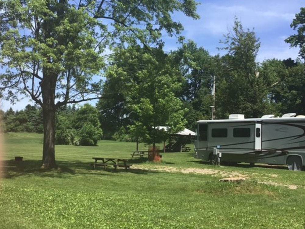 Picnic table in the grass at Cherokee Park Campground