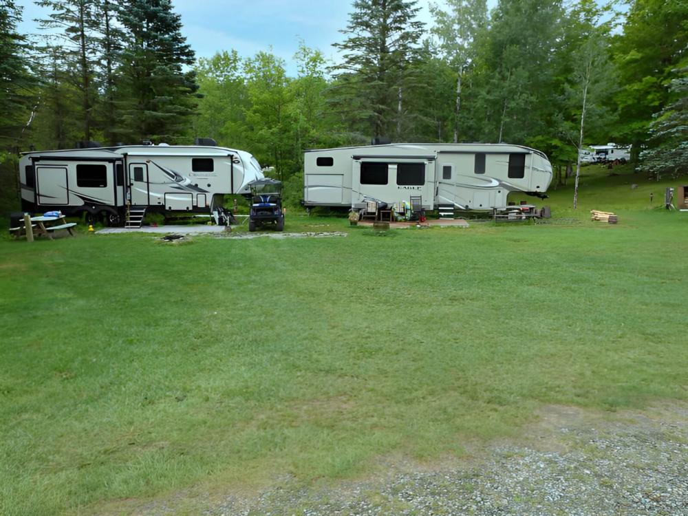 Trailer's parked at site Spacious Skies Woodland Hills