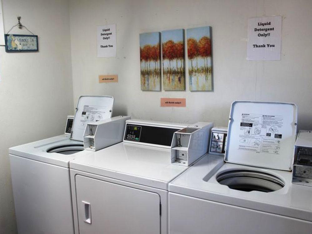 Laundry room at WHIP IN RV PARK