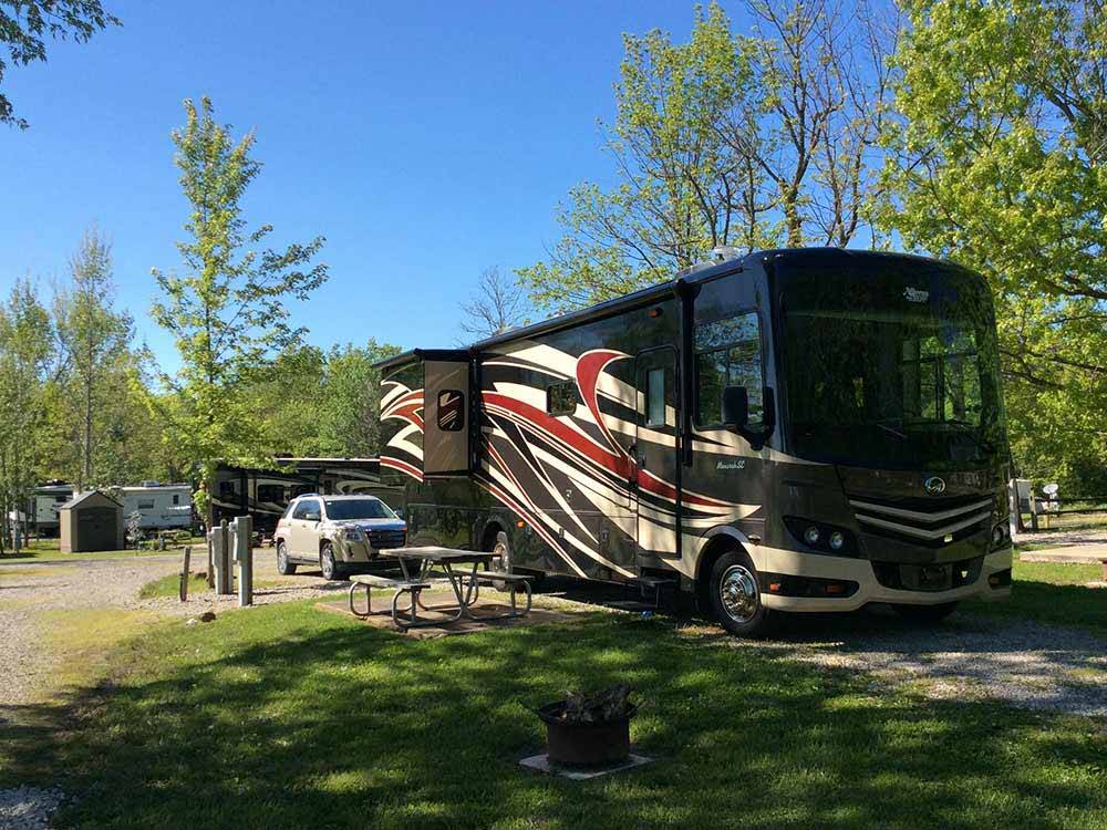 A motorhome next to a picnic table at SUN VALLEY CAMPGROUND