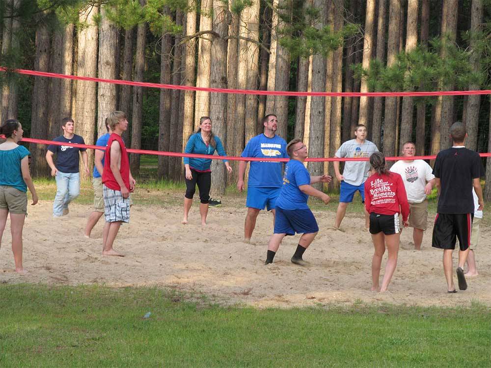 Campers playing volleyball at YUKON TRAILS CAMPING RESORT