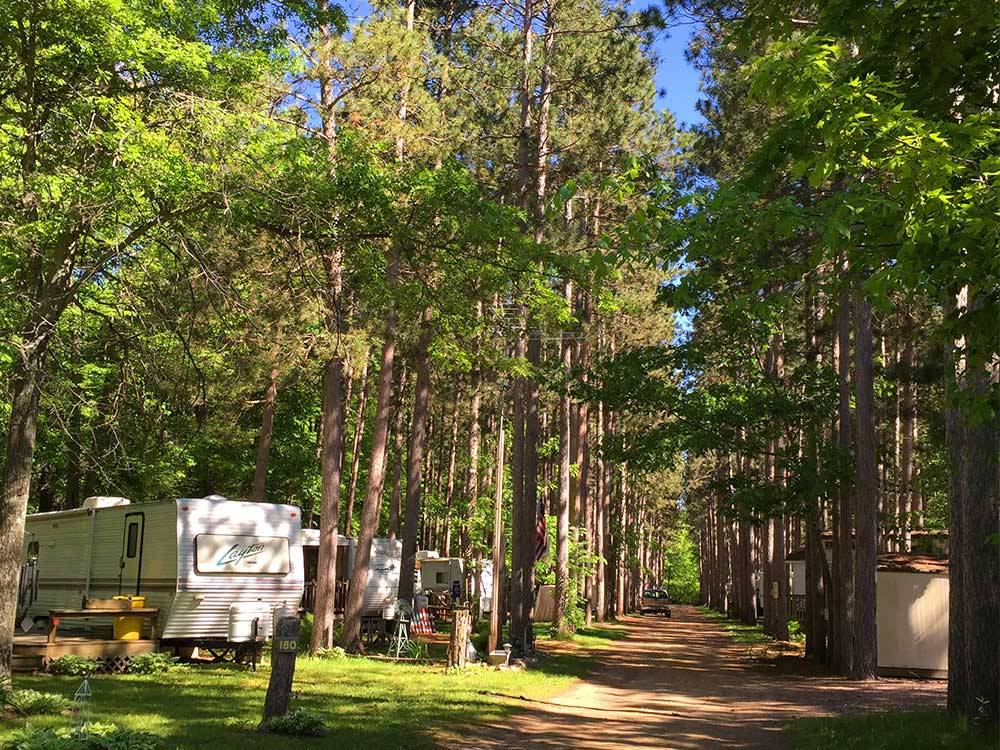 Trailers camping at YUKON TRAILS CAMPING RESORT