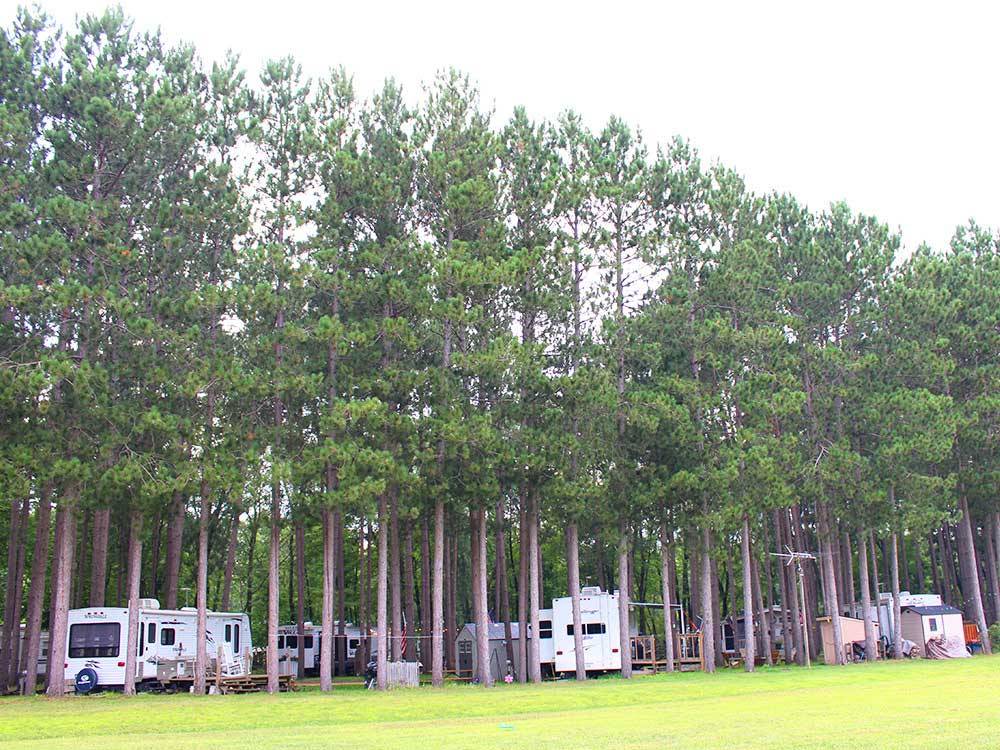 RVs camping at YUKON TRAILS CAMPING RESORT