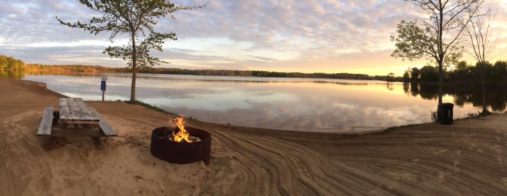 Panic table with fire pit at Dumont Lake Campground