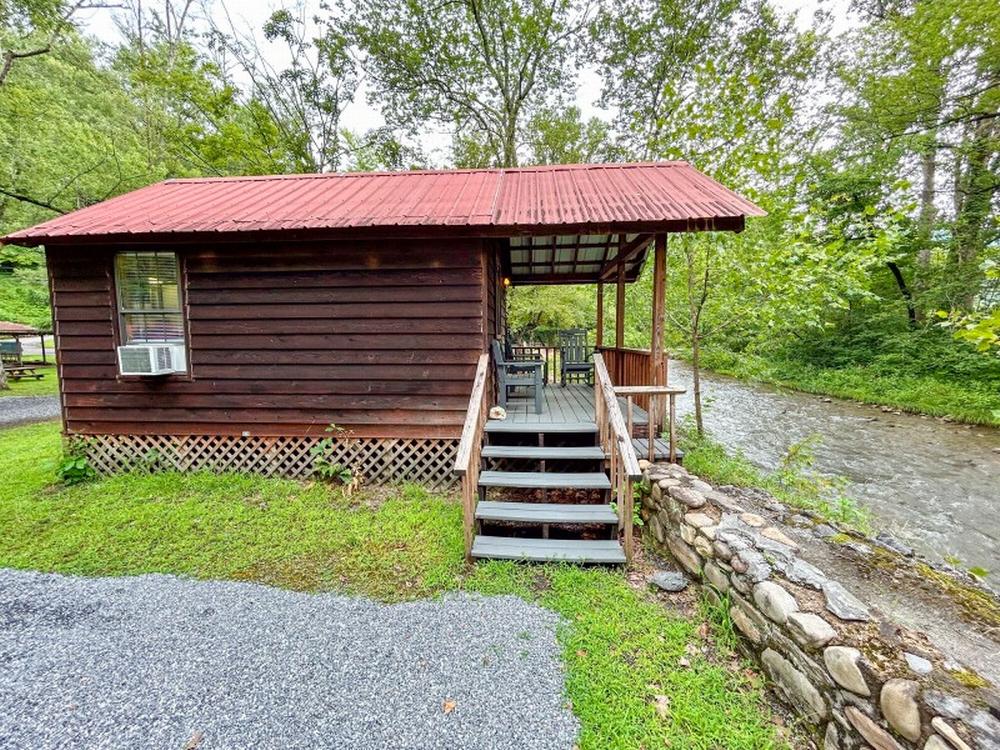 Cabin with patio at site Lazy Turtle Campground & Cabins