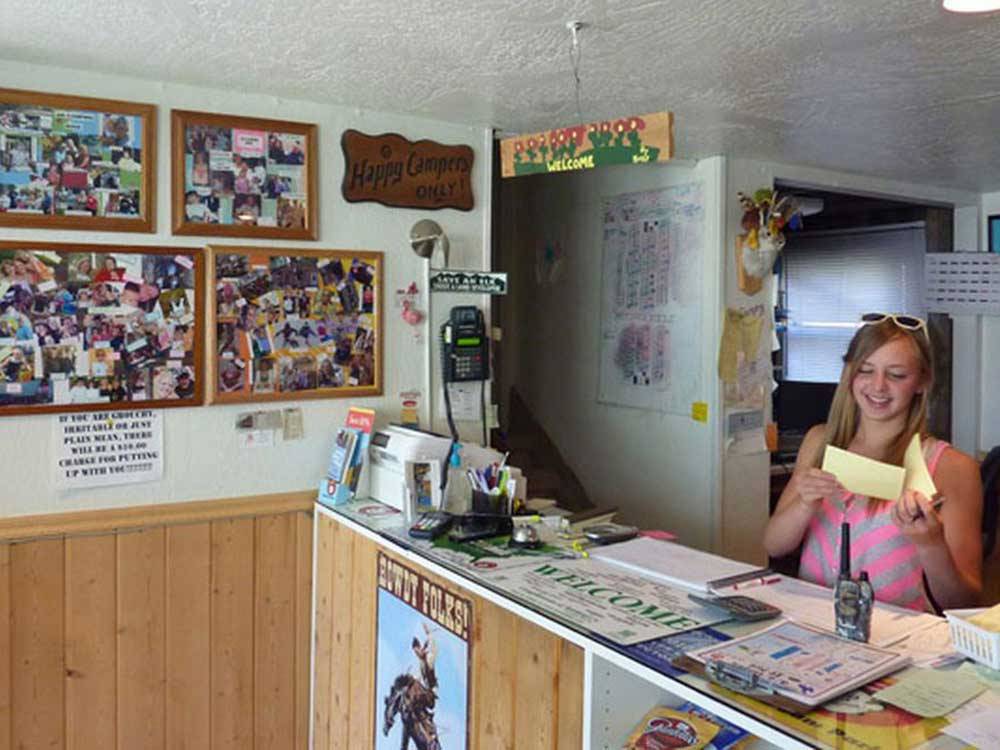 Front desk with a staff member at AB CAMPING RV PARK