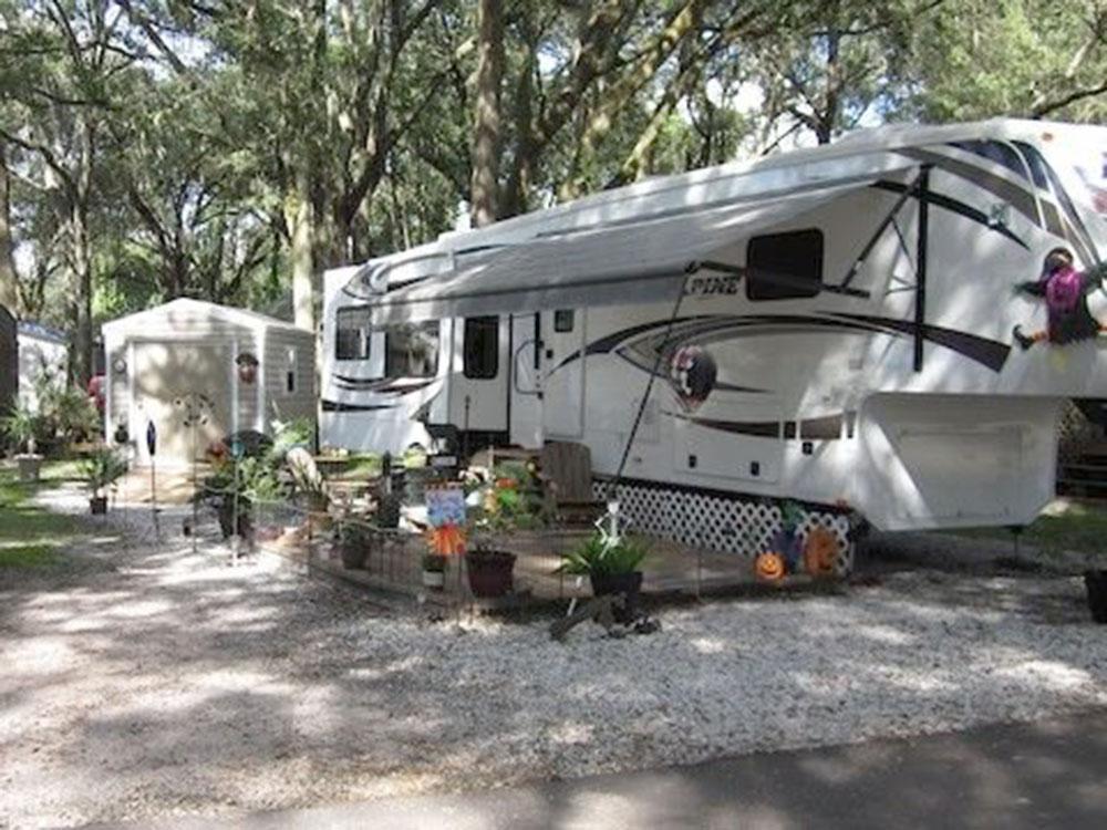 Parked RV with deck at HAPPY TRAVELER RV RESORT