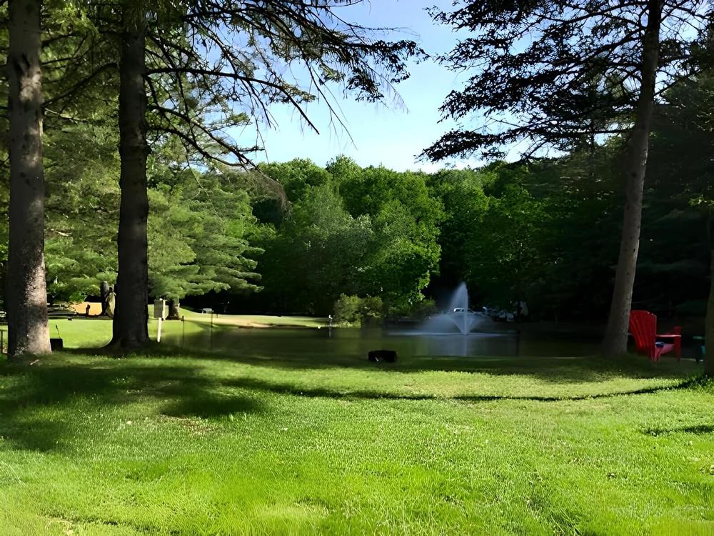 View of the pond and fountain at Pine Hollow Campground