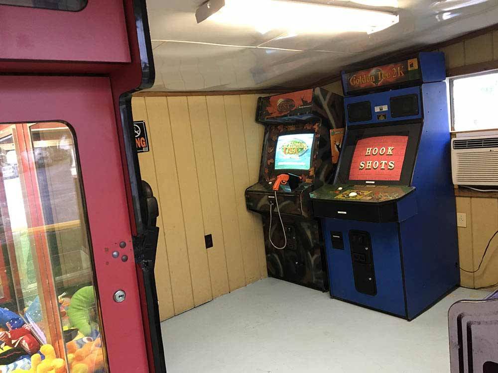 Arcade at FLORY'S COTTAGES & CAMPING