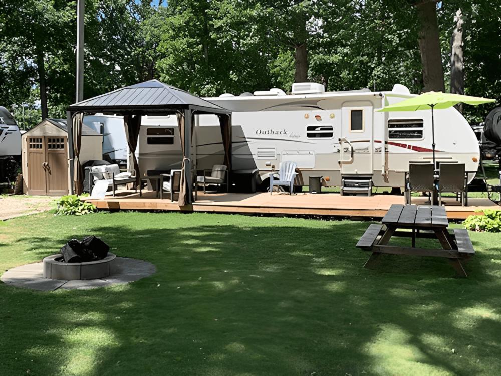 Parked RV with patio at site Sun Retreats Amherstburg