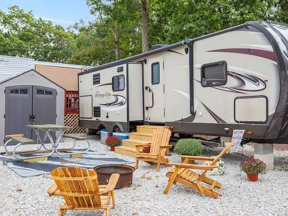 Seating by the fir pit at Shady Pines Sun RV Communities