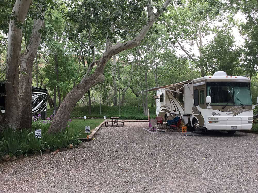 RVs and trailers camping at RANCHO SEDONA RV PARK