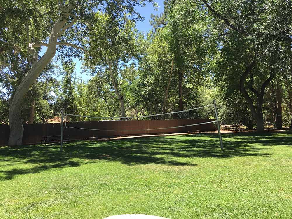 The volleyball net on the grass at RANCHO SEDONA RV PARK