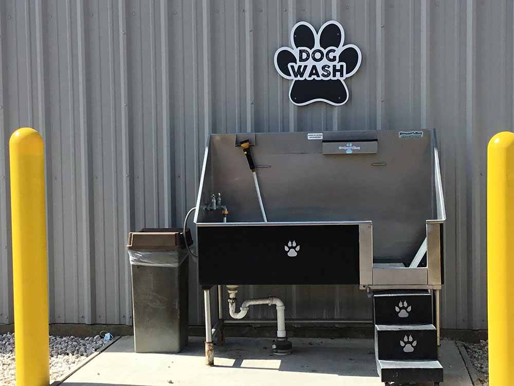 The stainless steel dog washing station at HOUSTON WEST RV PARK