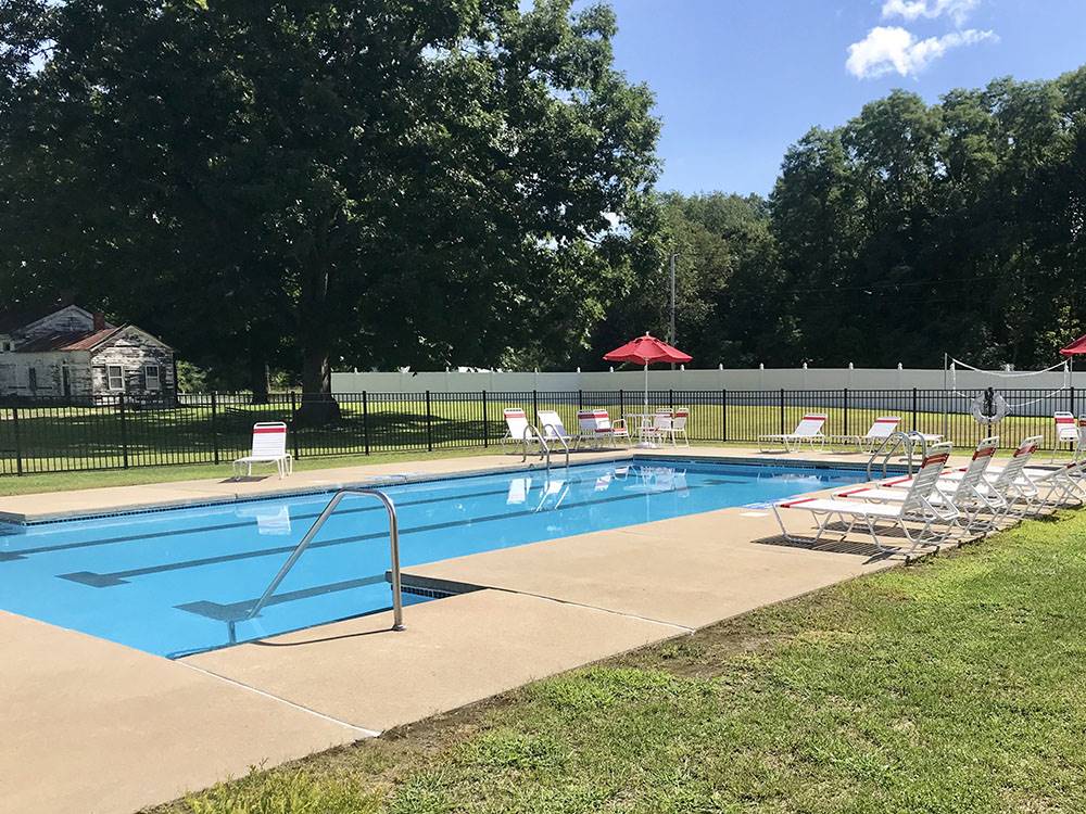 Pool area at Saratoga RV Park