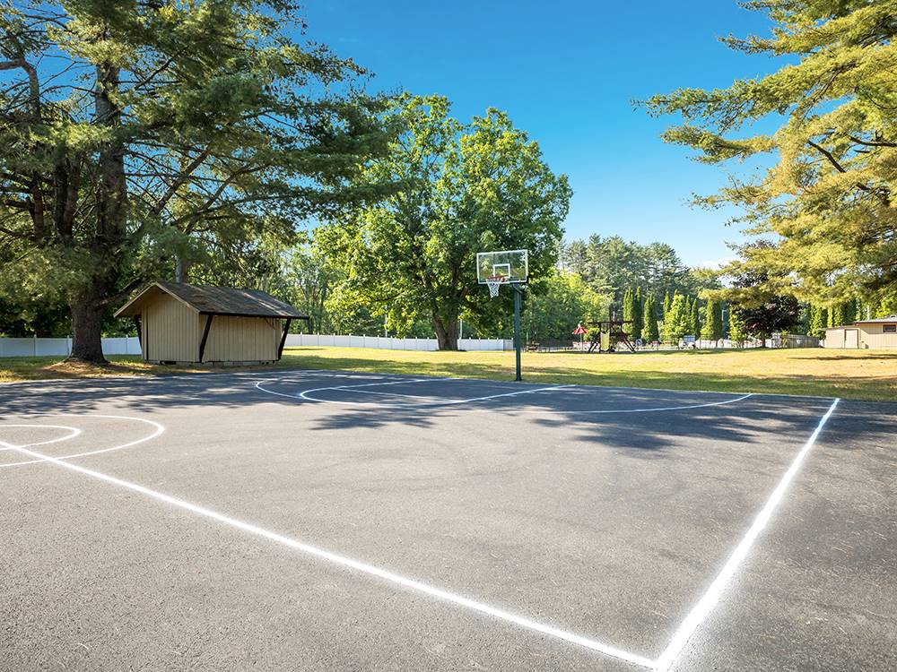 Basketball court at Saratoga RV Park