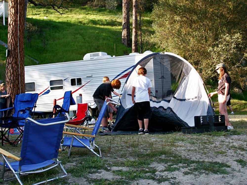 A family setting up a tent at HIGH SIERRA RV & MOBILE PARK