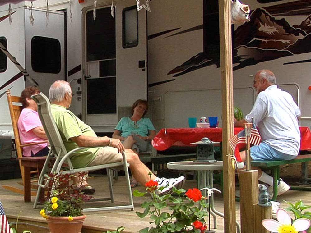 Couples camping at LEDGEVIEW RV PARK