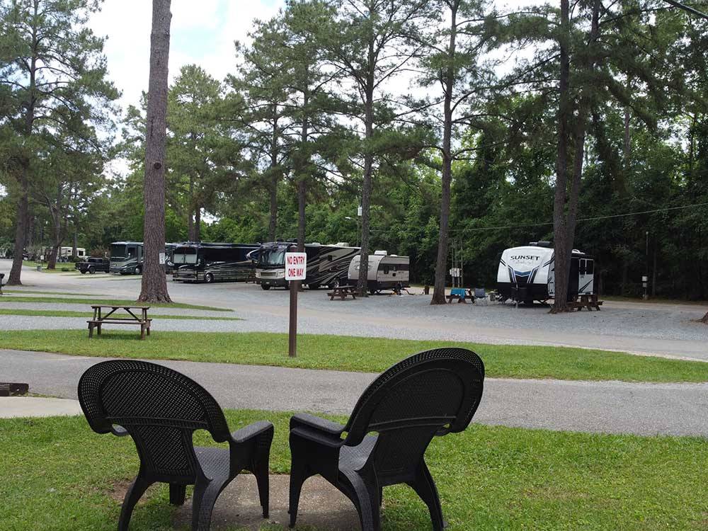 A sitting area next to an RV site at TALLAHASSEE RV PARK