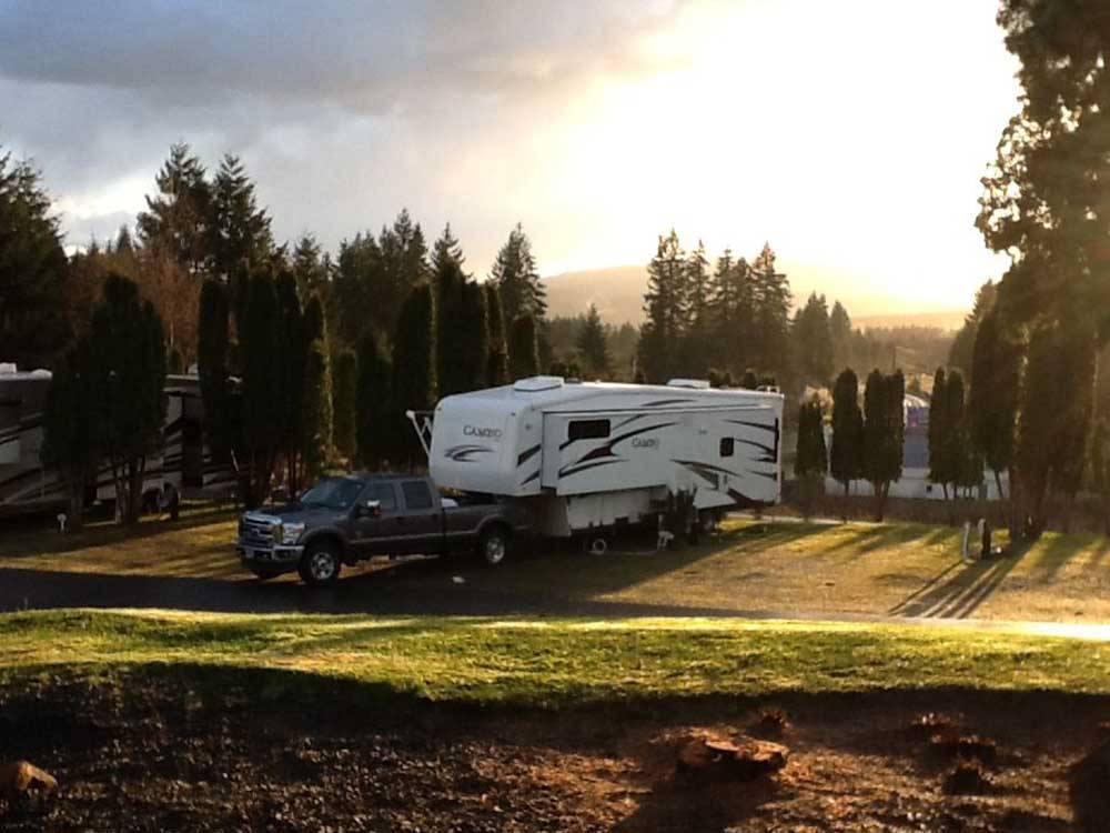 Fifth wheel parked at campsite at MT ST HELENS RV PARK