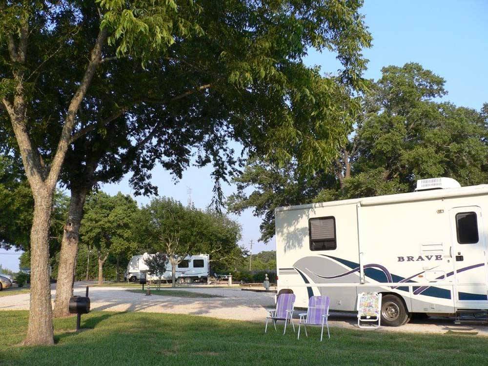 A couple of folding chairs at a campsite at SCHULENBURG RV PARK