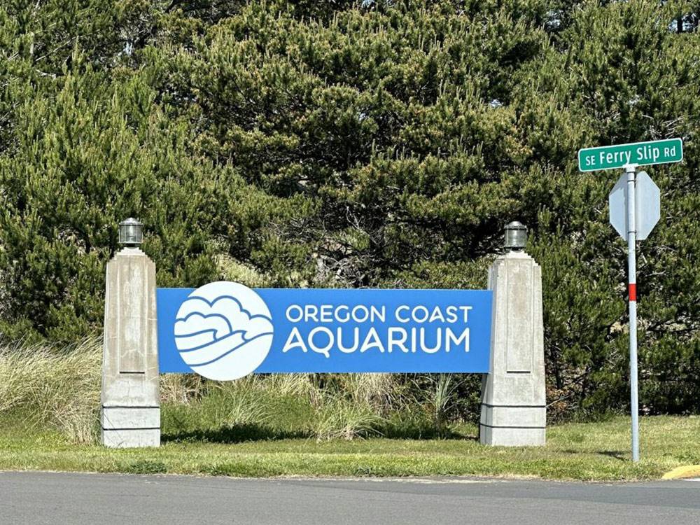 Oregon Coast Aquarium sign