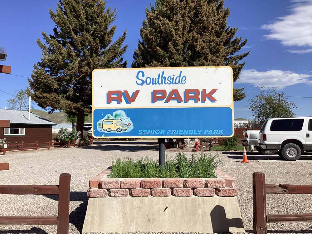 The front entrance sign at SOUTHSIDE RV PARK